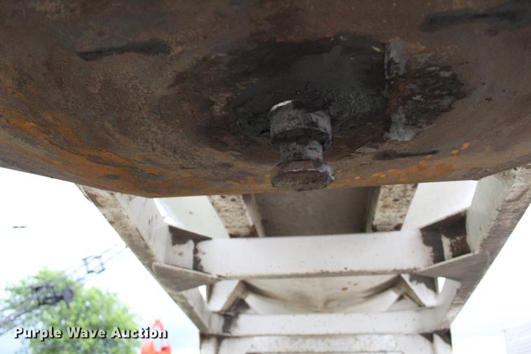 image for item BE9314 2004 CTS end dump trailer