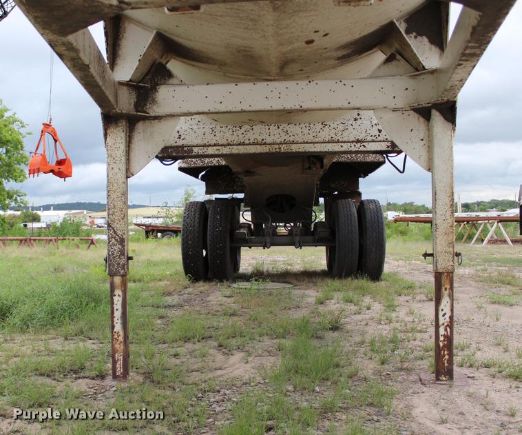 image for item BE9314 2004 CTS end dump trailer