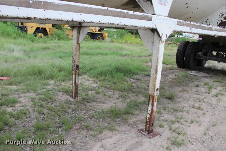 image for item BE9314 2004 CTS end dump trailer