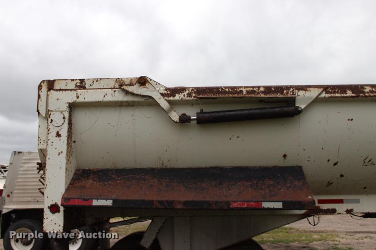 image for item BE9314 2004 CTS end dump trailer