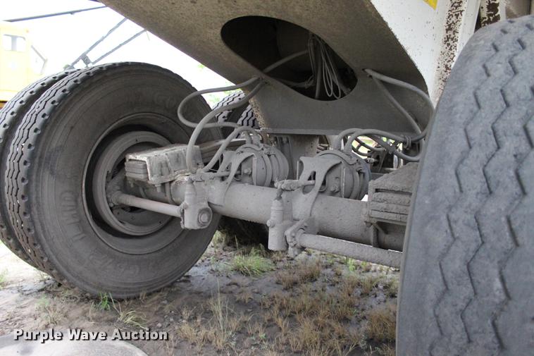 image for item BE9314 2004 CTS end dump trailer