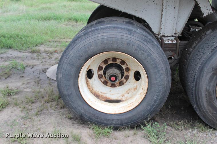 image for item BE9314 2004 CTS end dump trailer