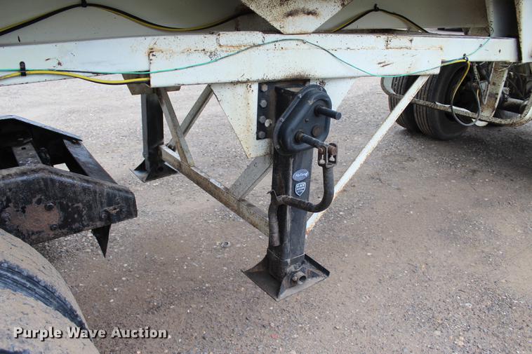 image for item BE9315 1984 Clement H22623BT end dump trailer