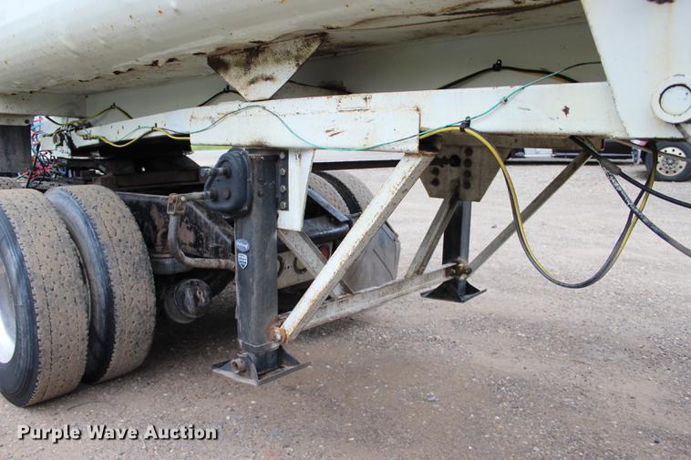 image for item BE9315 1984 Clement H22623BT end dump trailer