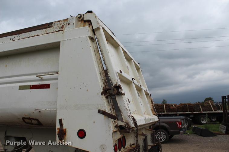 image for item BE9315 1984 Clement H22623BT end dump trailer