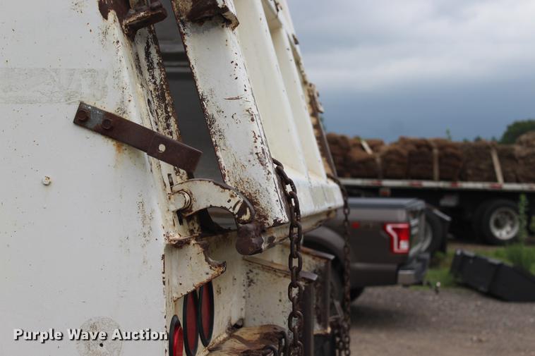 image for item BE9315 1984 Clement H22623BT end dump trailer