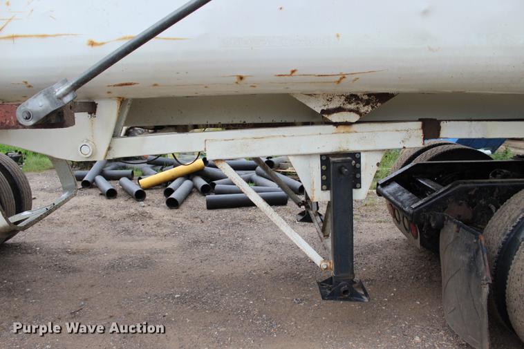 image for item BE9315 1984 Clement H22623BT end dump trailer