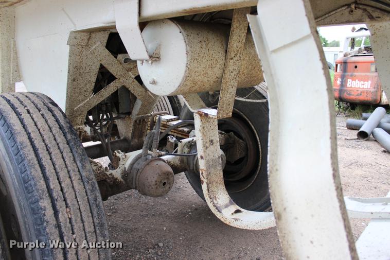 image for item BE9315 1984 Clement H22623BT end dump trailer