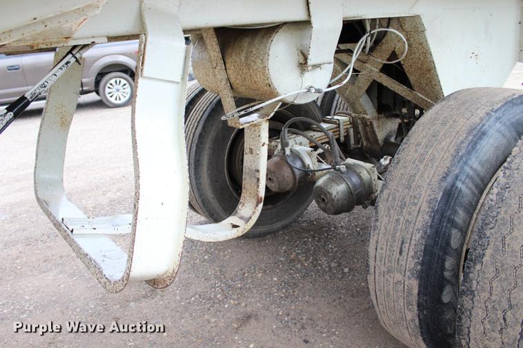 image for item BE9315 1984 Clement H22623BT end dump trailer