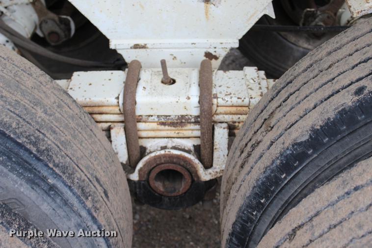 image for item BE9315 1984 Clement H22623BT end dump trailer