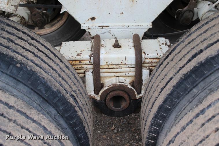 image for item BE9315 1984 Clement H22623BT end dump trailer