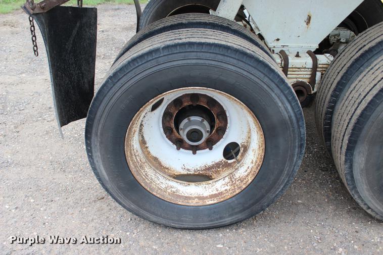 image for item BE9315 1984 Clement H22623BT end dump trailer