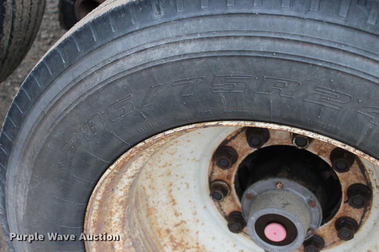 image for item BE9315 1984 Clement H22623BT end dump trailer