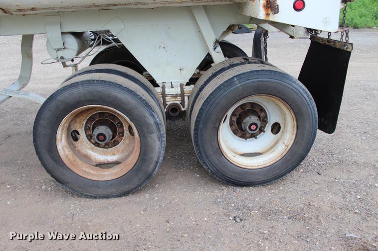 image for item BE9315 1984 Clement H22623BT end dump trailer