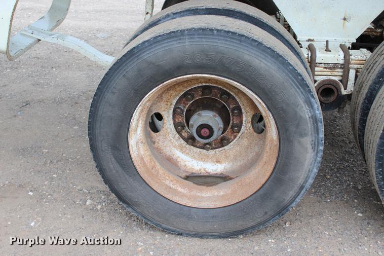 image for item BE9315 1984 Clement H22623BT end dump trailer