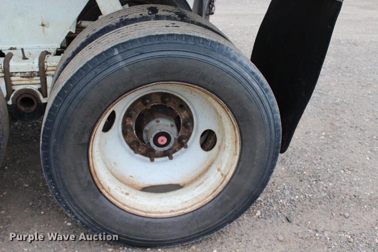 image for item BE9315 1984 Clement H22623BT end dump trailer