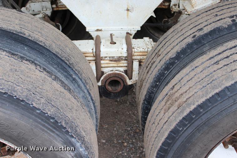 image for item BE9315 1984 Clement H22623BT end dump trailer