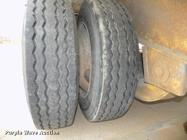 image for item DB8642 1991 Transcraft TDL1401950X102 drop deck equipment trailer