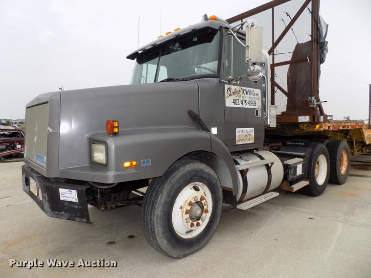 image for item DB8643 1993 White GMC WG64T semi truck