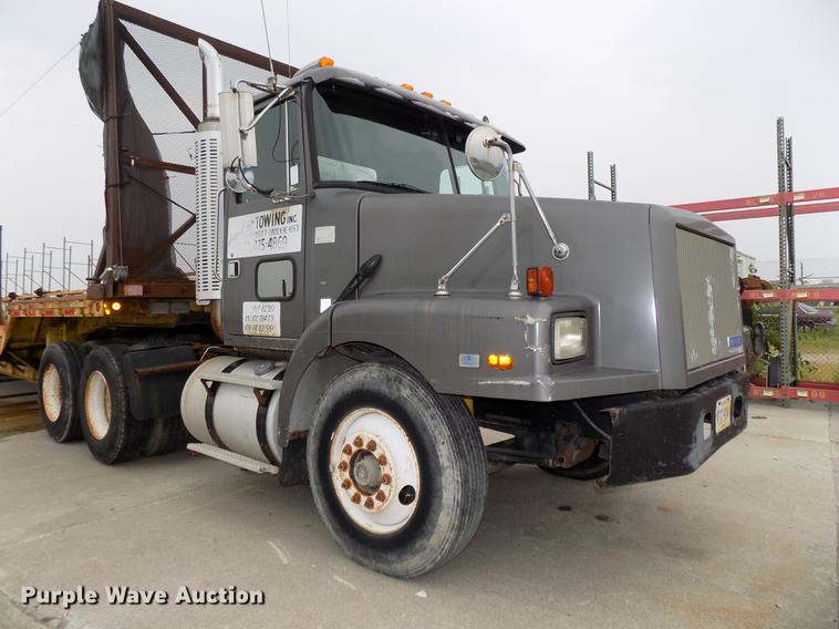 image for item DB8643 1993 White GMC WG64T semi truck