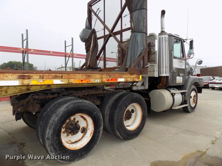 image for item DB8643 1993 White GMC WG64T semi truck