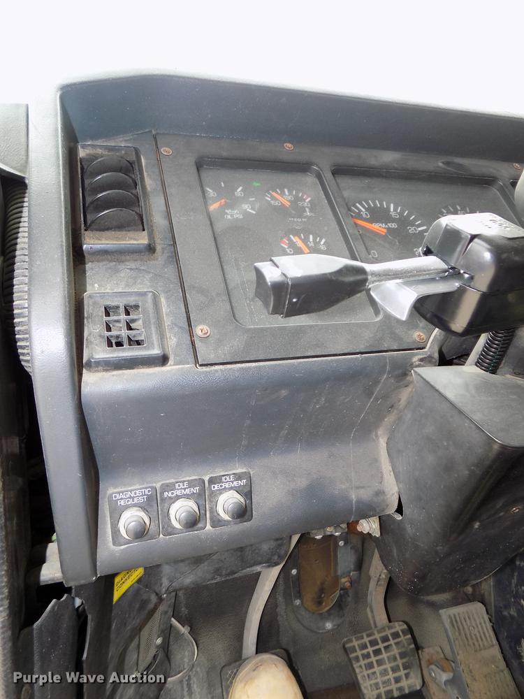 image for item DB8643 1993 White GMC WG64T semi truck