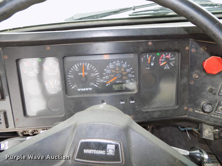 image for item DB8643 1993 White GMC WG64T semi truck