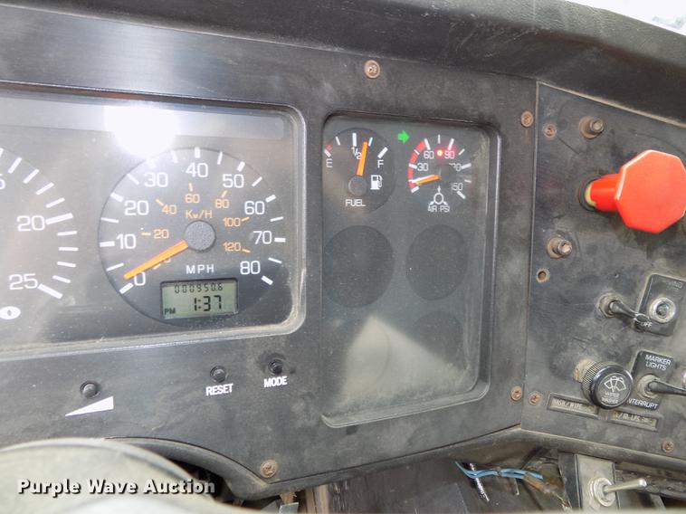 image for item DB8643 1993 White GMC WG64T semi truck