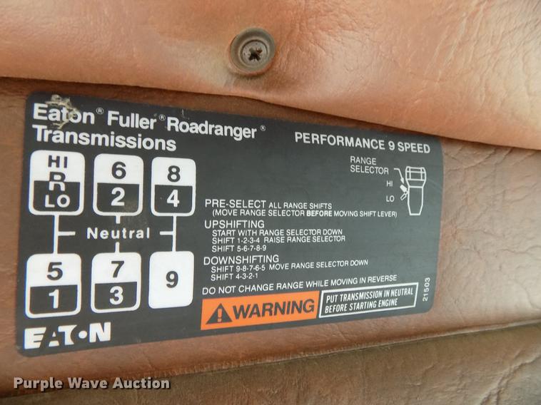 image for item DB8643 1993 White GMC WG64T semi truck