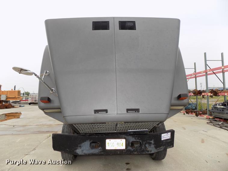 image for item DB8643 1993 White GMC WG64T semi truck