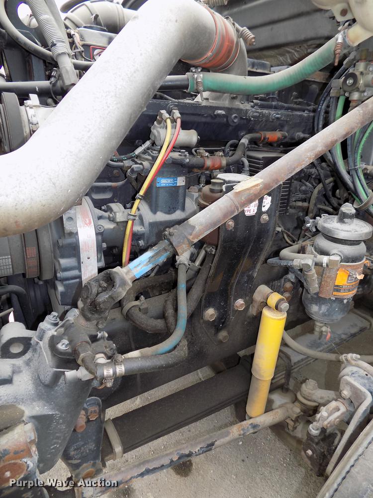 image for item DB8643 1993 White GMC WG64T semi truck