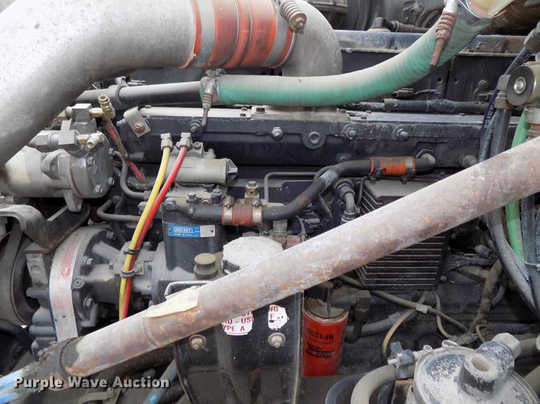 image for item DB8643 1993 White GMC WG64T semi truck