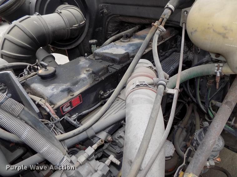 image for item DB8643 1993 White GMC WG64T semi truck