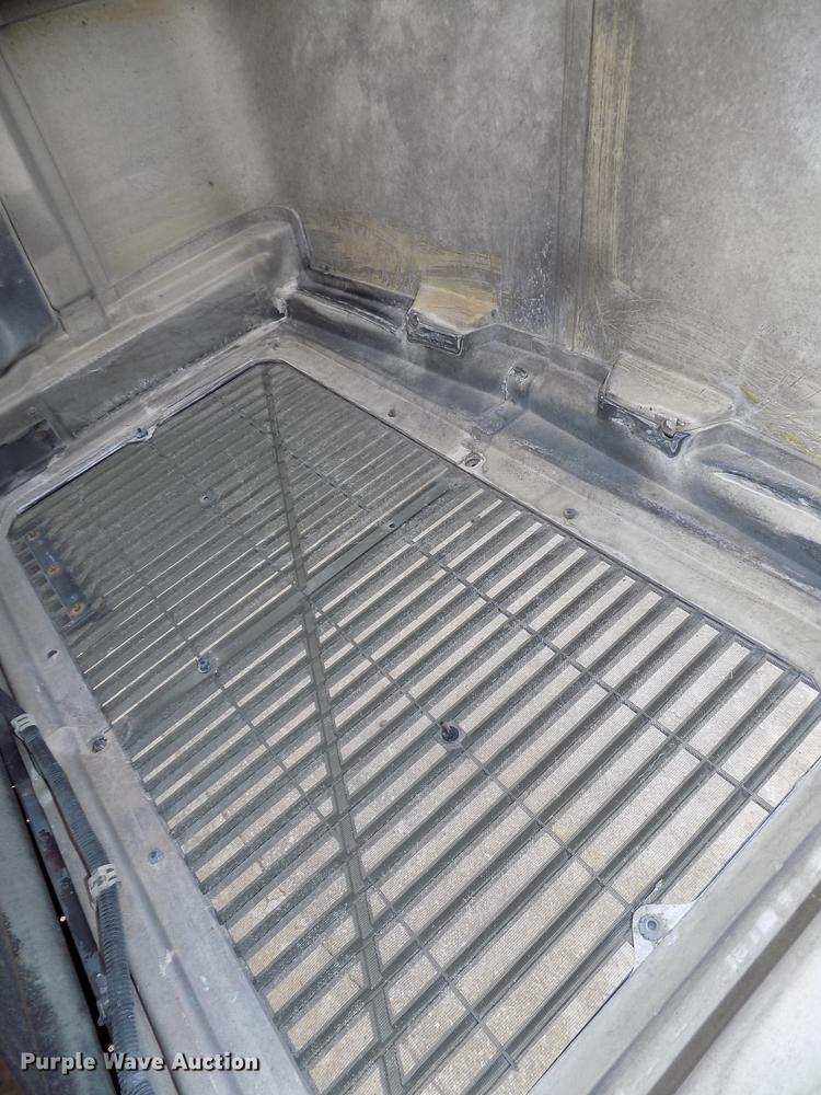 image for item DB8643 1993 White GMC WG64T semi truck