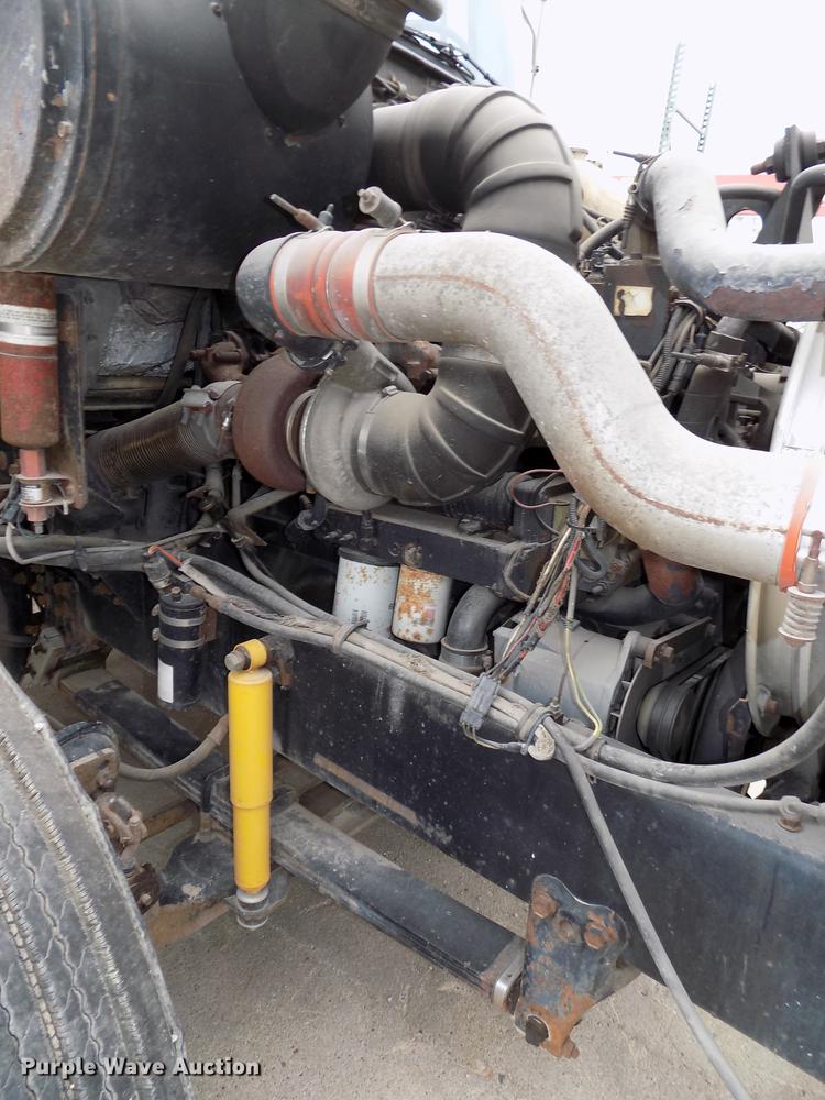 image for item DB8643 1993 White GMC WG64T semi truck