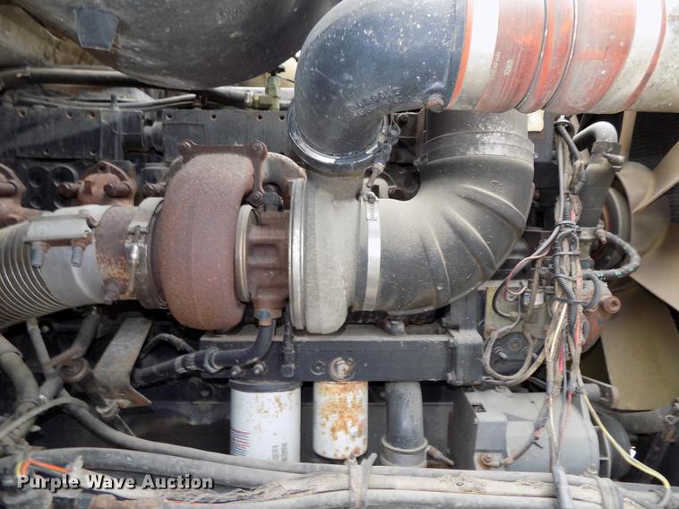 image for item DB8643 1993 White GMC WG64T semi truck