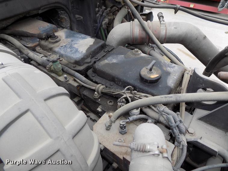 image for item DB8643 1993 White GMC WG64T semi truck