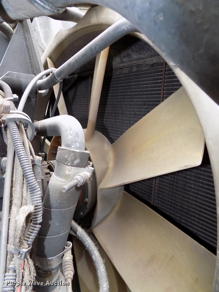 image for item DB8643 1993 White GMC WG64T semi truck