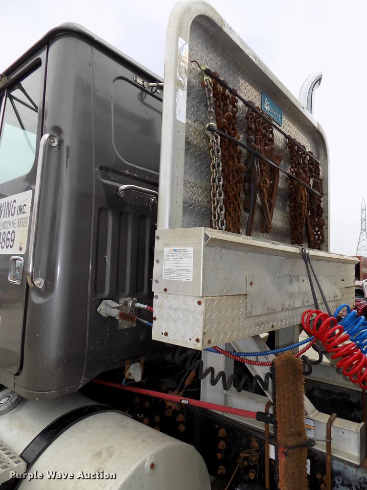 image for item DB8643 1993 White GMC WG64T semi truck