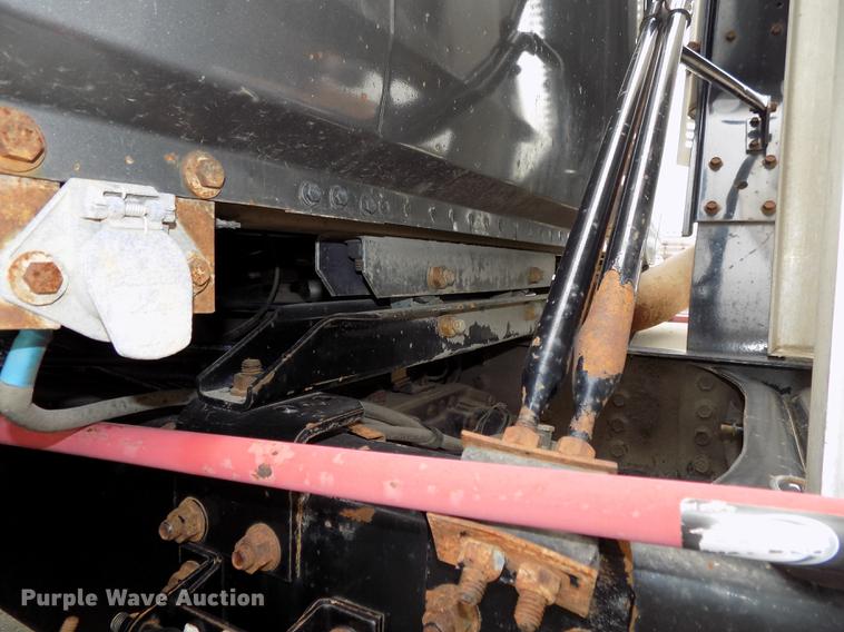 image for item DB8643 1993 White GMC WG64T semi truck