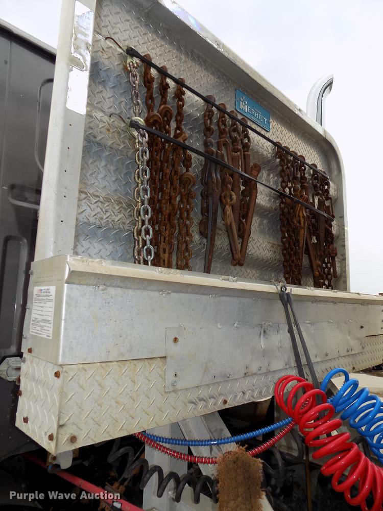 image for item DB8643 1993 White GMC WG64T semi truck