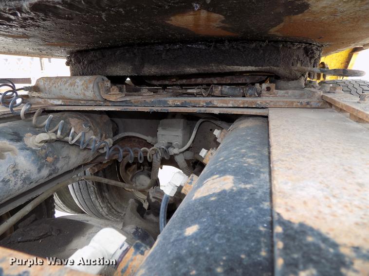 image for item DB8643 1993 White GMC WG64T semi truck