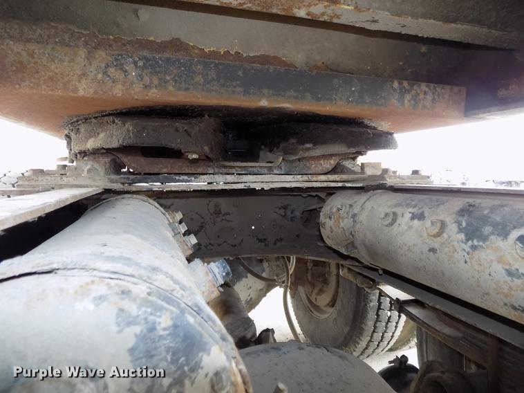 image for item DB8643 1993 White GMC WG64T semi truck