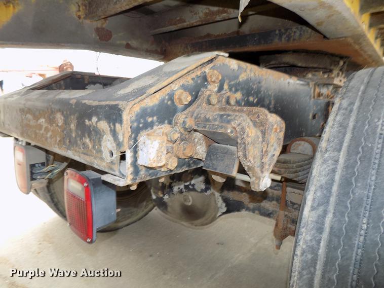 image for item DB8643 1993 White GMC WG64T semi truck