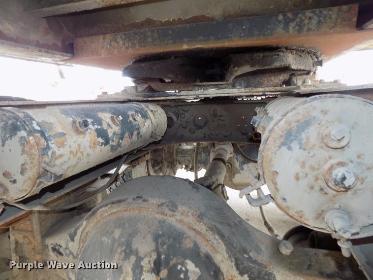 image for item DB8643 1993 White GMC WG64T semi truck