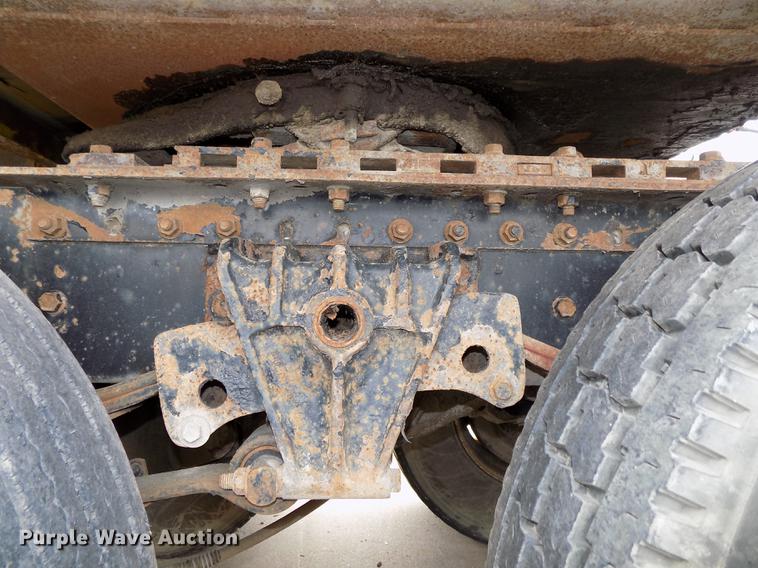 image for item DB8643 1993 White GMC WG64T semi truck