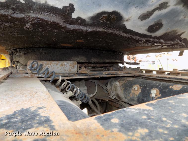 image for item DB8643 1993 White GMC WG64T semi truck