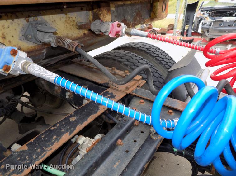 image for item DB8643 1993 White GMC WG64T semi truck