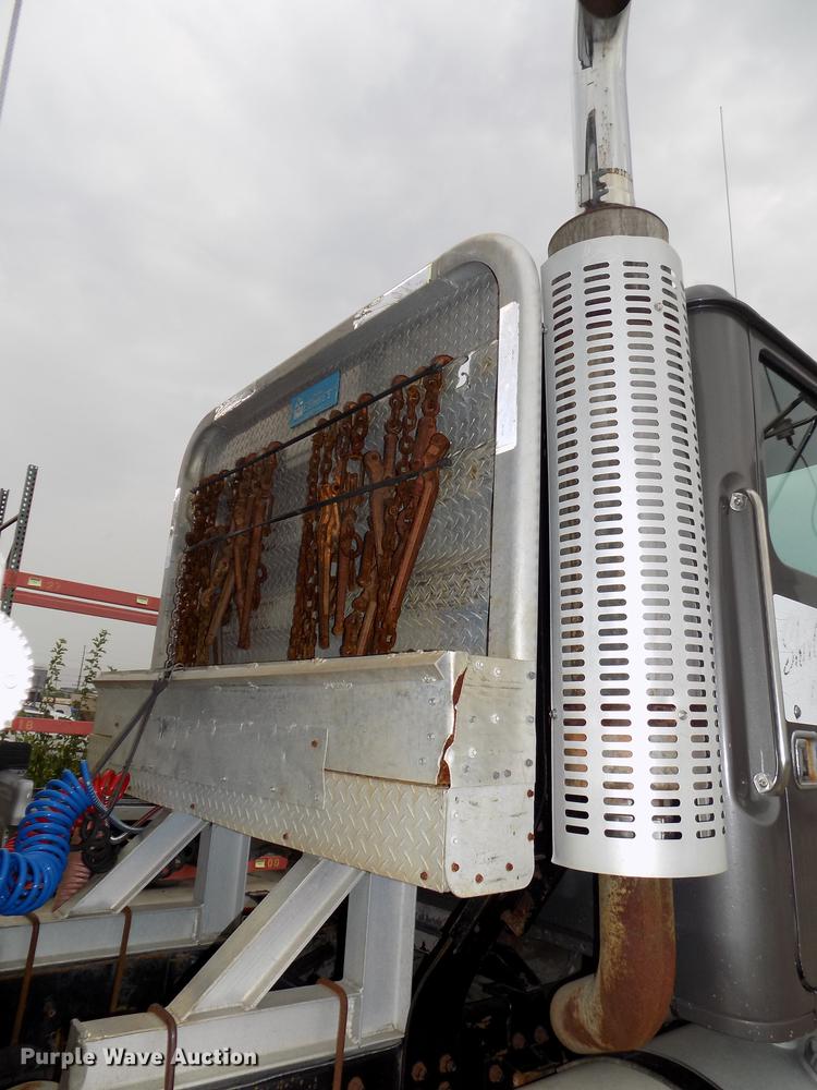 image for item DB8643 1993 White GMC WG64T semi truck