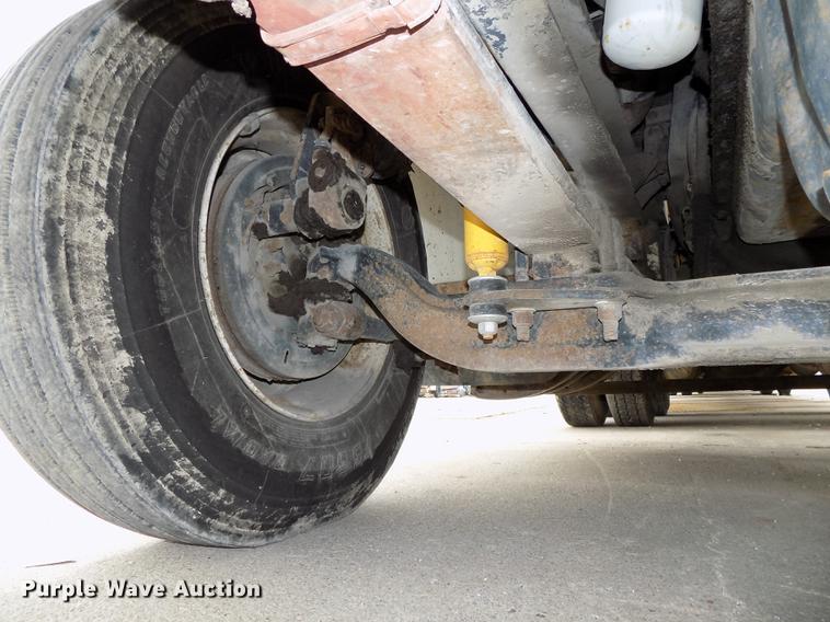 image for item DB8643 1993 White GMC WG64T semi truck